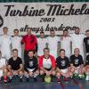 Strahlende Sieger sah man nach dem Turnier: die Family Kickers in weißen Trikots, der Vizemeister Cosmos Korches in schwarzen Trikots und der Torschützenkönig David Daumann (vorne, li.), flankiert von Bastian Angermann und dem Schirmherrn Christoph Kolb. Strahlende Sieger sah man nach dem Turnier: die Family Kickers in weißen Trikots, der Vizemeister Cosmos Korches in schwarzen Trikots und der Torschützenkönig David Daumann (vorne, li.), flankiert von Bastian Angermann und dem Schirmherrn Christoph Kolb.