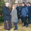 Nach dem Gottesdienst wollten sich viele Gläubige persönlich von Pater Heribert verabschieden. Nach dem Gottesdienst wollten sich viele Gläubige persönlich von Pater Heribert verabschieden.