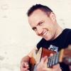 Auf eine volle Stadthalle hofft der Förderverein der Kinder- und Jugendarbeit der evangelischen Kirchengemeinde, wenn der Kinderliedermacher Mike Müllerbauer am 15. Februar spielt.