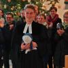 Dankbarkeit, aber auch ein gutes Stück Wehmut prägten den Abschied der evangelischen Kirchengemeinde von Vikar Christian Parchent, der in Anlehnung an die biblische Geschichte von „Jona und der Wal“ von Pfarrer Heinz Geyer einen „flauschigen Wal“ überreicht bekam, aber auch vom Kirchenvorstand (im Hintergrund) mit Worten großer Dankbarkeit verabschiedet wurde.