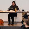 Elisabeth Herrmann freut sich sichtlich über die Reaktionen des Publikums. Elisabeth Herrmann freut sich sichtlich über die Reaktionen des Publikums.