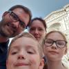 Selfie: die Familie Rosenbauer im Urlaub in Florenz. Selfie: die Familie Rosenbauer im Urlaub in Florenz.