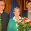 Den Ehrenkrug des Kreisverbandes erhielt AnnemarieScheumann von den Gartenfreunden Arnstein für ihre Verdienste. Es gratulierten Landrat Christian Meißner (li.) undKreisfachberater und Kreisgeschäftsführer Michael Stromer.