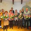 In sechs der 85 Gartenbauvereine im Landkreis hat es einen Wechsel in derVorstandschaft gegeben. Die bisherigen und die neuen Vorsitzenden (v.li.): Brigitte Tribale (Isling), Elisabeth Ruffer-Kraus und MichaelaFischer (Spiesberg), Maria Wiehle (Pfaffendorf), Agnes Weberpals (Spiesberg), Elisabeth Müller-Beck (Dittersbrunn), Dirk Zeitler und JürgenDietz (Döringstadt). Ihnen dankten  Kreisfachberater MichaelStromer (5. v. li.) und Landrat Christian Meißner (8. v. li.).