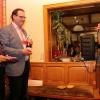 Die Vorsitzende des Uetzinger Pfarrgemeinderates, Andrea Kerner (re.), bedankt sich bei den beiden Referenten Sabine und Klaus Rübensaal. Die Vorsitzende des Uetzinger Pfarrgemeinderates, Andrea Kerner (re.), bedankt sich bei den beiden Referenten Sabine und Klaus Rübensaal.