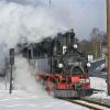 Als es noch Winter gab. Schienenromantik pur. Ausfahrt eines PRESS-Museumszugs aus dem Bahnhofsbereich Schlössel.