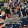 Genau gegenüber dem Rathaus ist das weitläufige Areal des ehemaligen Gasthofs „Zum Bären”. Das Gelände spielt in den Überlegungen der verschiedenen für den Stadtrat kandidierenden Parteien eine große Rolle.Archivfoto: Sascha Ott