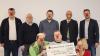 Spendenübergabe der Vertreter der Obermain Therme an die KlinikClowns im HPZ Lichtenfels: (v. li.) Werkleiter Hans-Josef Stich, Einrichtungsleitung HPZ, Tilo Stadelmann, „Dr. Beppo“, Personalratsvorsitzender Markus Kleuderlein, Wolfgang Reese, Landrat und Zweckverbandsvorsitzender Christian Meißner, „Frau Dr. Knuffl“ und stellvertretender Werkleiter Marcus Düsel.