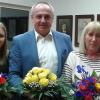 Nach der erfolgreichen Wiederwahl gab's Blumen für Bürgermeister Robert Hümmer, seine Frau Gabriele und seine Tochter Christina.