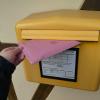 Bei der Stichwahl um die Bürgermeisterämter in Redwitz, Burgkunstadt und Weismain darf nur per Brief abgestimmt werden. Die Deutsche Post nimmt Sonderleerungen der Briefkästen vor.