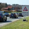 Ab 1. April wird die Fahnbahn der Bundesstraße 173 im Bereich von Trieb erneuert. Ab 1. April wird die Fahnbahn der Bundesstraße 173 im Bereich von Trieb erneuert.