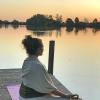 Mediation beruhigt den Geist: Sabine Simeoni empfiehlt Anfängern, beim Atmen mit Mantren zu arbeiten, um aufkommende Gedanken und Gefu?hle schneller wieder loslassen zu können. Mediation beruhigt den Geist: Sabine Simeoni empfiehlt Anfängern, beim Atmen mit Mantren zu arbeiten, um aufkommende Gedanken und Gefu?hle schneller wieder loslassen zu können.