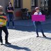 Einige Bürger äußerten stumm ihren Protest gegen die Demo.