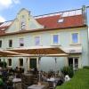 So viele Tische wie im vorigen Jahr können auf der Terrasse der Eisdiele „La Spezia“ in Altenkunstadt heuer wegen der Hygienebestimmungen nicht aufgestellt werden.