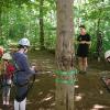 „Immer fest am Haken“ lautet das Motto im Banzer Waldklettergarten. Dem Klettervergnügen geht eine gründliche Einweisung durch geschulte und erfahrene Mitarbeiter voraus.