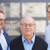 Drei Generationen der Werkzeugbau Siegfried Hofmann GmbH: Der Firmengründer Siegfried Hofmann mit Sohn Günter und Enkel Stefan.