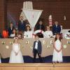 Im dritten Gottesdienst empfingen 14 Kinder der Pfarrei „Heilige Familie“ von Pfarrer George Thottankara (hinten, re.) erstmals die heilige Kommunion. Pastoralreferent Clemens Grünbeck (ganz hinten, li.) hatte die Kinder auf das Fest vorbereitet. Im dritten Gottesdienst empfingen 14 Kinder der Pfarrei „Heilige Familie“ von Pfarrer George Thottankara (hinten, re.) erstmals die heilige Kommunion. Pastoralreferent Clemens Grünbeck (ganz hinten, li.) hatte die Kinder auf das Fest vorbereitet.