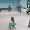 Abstandsrregeln auch in den letzten Wochen der Kindergartenzeit: Die Vorschulkinder des Kindergartens St. Anna beim Hören-Lauschen-Lernen. Abstandsrregeln auch in den letzten Wochen der Kindergartenzeit: Die Vorschulkinder des Kindergartens St. Anna beim Hören-Lauschen-Lernen.