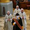Feierlicher Einzug der Pater Johannes (hinten), Bernhard (li.) und Bendedikt (re.) mit Kirchenschweizer Daniel Reitz in die Basilika. Feierlicher Einzug der Pater Johannes (hinten), Bernhard (li.) und Bendedikt (re.) mit Kirchenschweizer Daniel Reitz in die Basilika.