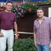 Reinhard Schütz (li.) wurde zum Ortssprecher wiedergewählt. Bürgermeister Michael Zapf gratulierte.