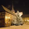 Lichterglanz: Das verschneite Rathaus mit Pfarrkirche und Pfarrhaus. Lichterglanz: Das verschneite Rathaus mit Pfarrkirche und Pfarrhaus.