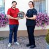 Den erste Preis, ein Altenkunstadter Wappen, überreichte Simone Seidel an Martin Rehm. Den erste Preis, ein Altenkunstadter Wappen, überreichte Simone Seidel an Martin Rehm.