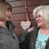 Margitta Gückel aus Woffendorf (re.) heißt 2017 ihre Halbschwester Doris Lindenberg aus Flensburg willkommen, die sie nach langer Suche gefunden hat. Margitta Gückel aus Woffendorf (re.) heißt 2017 ihre Halbschwester Doris Lindenberg aus Flensburg willkommen, die sie nach langer Suche gefunden hat.