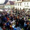 Tausende von Besuchern kommen zum Weismainer Faschingsumzug mit Franz Besold in der Bütt. Wenn nicht gerade eine Pandemie herrscht. Tausende von Besuchern kommen zum Weismainer Faschingsumzug mit Franz Besold in der Bütt. Wenn nicht gerade eine Pandemie herrscht.