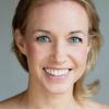 Julika Wagner, bekannt aus „Marienhof“ und „Verbotene Liebe“, spielt die Hauptrolle in „Der muss es sein“ von James Sherman.
