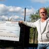 Mit einer Spende von 1000 Euro unterstützt die Firma Friedrich Motorsport den Tierschutzverein Lichtenfels. Unter dem Motto „Schicke Verantwortung tragen“ verkauft das Unternehmen Mund-Nasen-Masken und spendet einen Teil des Erlöses jeder verkauften Maske an eine durch Covid-19 in Not geratene Einrichtung. Bei einem Gespräch mit Roland Spichal (li.), dem Vorsitzenden des Tierschutzvereins, erfuhren (v. re.) Carola und Dirk Friedrich, dass das Tierheim heuer wegen Covid 19 wenig Pensionskunden hatte. So gingen fast keine Spenden ein und es konnten nur wenige Flohmärkte ausgerichtet werden, was die Einnahmen weiter schmälerte. Außerdem wurden dem Tierheim durch zwei Einbrüche enorme Schäden zugefügt und Bargeld gestohlen. Daher benötigt die Einrichtung dringend Unterstützung, um einen geplanten Quarantäne-Bau, der rund 70000 Euro kosten wird, zu verwirklichen.