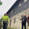 Landrat Klaus Löffler und Regionalmanagerin Gabriele Riedel informierten sich vor Ort über die Bohrungen, die vom Ingenieurbüro Ruppert & Felder vorgenommen werden.