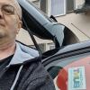 Kreativ: Werner Diefenthal hat sein Auto mit einem bunten Handabdruck versehen. Kreativ: Werner Diefenthal hat sein Auto mit einem bunten Handabdruck versehen.