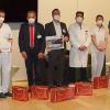 Übergabe einer Spende des Lions Club an die Pflegekräfte der Corona- und Intensiv-Stationen des Klinikums Lichtenfels: (v. li.) Michael Limmer, Karlheinz Wirth, Dr. Dieter Deuerling, Tanja Steinhäuser, Walter Mackert, Dr. Sebastian Lagarie, Prof. Dr. Emilio Dominguez, Tanja Höpfner, Klaus Dworschak, Dr. Thorsten Keil, Barbara Weid und Robert Wieland.