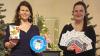 Alexandra Taschner (li.) und Nathalie Haase freuen sich über die gute Annahme der Bastelspaß-Tüte.