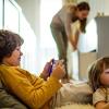 In der Corona-Pandemie ist die Mediensucht bei Kindern und Jugendlichen stark gestiegen.