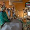 Die vierte Corona-Welle schlägt auch in den Regiomed-Kliniken voll durch, das Personal arbeitet weiter an der Belastungsgrenze.
