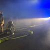 Zeitweise war die Straße in dichten Rauch gehüllt. Zeitweise war die Straße in dichten Rauch gehüllt.