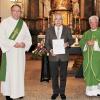 Den neuen Gottesdienstbeauftragten Gerhard Popp (Mitte) stellten Diakon Konrad Funk (li.) und Pfarrer Gerhard Möckel vor.