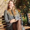 Oberbayerin Sofia Öttl genießt den Coburger Hofgarten. Sie fühlt sich an ihrem Studienort zu Hause.