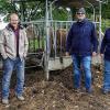 Die Freude bei den Projektbeteiligten ist groß: (v.li.) Janine und Marcus Tzschoppe vom gleichnamigen Bioland-Hof in Eben, Christian Werner, Leiter der Edeka-Werner-Märkte, Anja Hofmann, Leiterin der Metzgerei-Abteilung bei Eekda Werner, Kreisfachmann Michael Stromer und Bianca Faber, Projektmanagerin der Ökomodellregion Obermain-Jura.