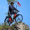 Der Radfahrer Claudius In neuer Kleidung auf seinem Platz auf dem Felsen in Kleinzeigenfeld. Der Radfahrer Claudius In neuer Kleidung auf seinem Platz auf dem Felsen in Kleinzeigenfeld.