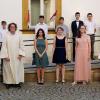 Domkapitular Thomas Teuchgräber spendete diesen jungen Christen in der Pfarrkirche St. Kilian das Sakrament der Firmung.