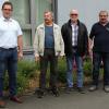 Erster Bürgermeister Jürgen Gäbelein mit den drei derzeitigen Seniorenbus-Fahrern Max Seubold, Jürgen Feiner und Hubert Hofmann (v. li.).