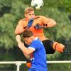 „Achtung, jetzt komm? ich!“, dürfte sich der Pettstadter Torhüter Benedikt Kauder bei dieser Oliver-Kahn-ähnlichen Aktion gegen den Ebinger Schützen zum 2:2, Maximilian Schultheiß, gedacht haben.