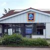 Der Lebensmitteldiscounter Aldi möchte in Bad Staffelstein an gleicher Stelle eine neue Filiale bauen. Der Lebensmitteldiscounter Aldi möchte in Bad Staffelstein an gleicher Stelle eine neue Filiale bauen.