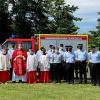 Die Mitglieder der Freiwilligen Feuerwehr Stadel und ihre Ehrengäste vor dem TSF-W.