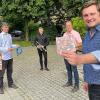 Die erste CD des Kreisorchesters kann sich hören lassen. Aber wegen der Pandemie fallen die Konzerte aus, wo sie Abnehmer findet. Unser Archivbild zeigt die CD-Präsentation: (v. li.) Horst Sünkel (NBMB-Kreisvorsitzender), Tim Birkner (Tonmeister), Matthias Zapf (Kreisjugendleiter), Dieter Tussetschläger (Schatzmeister Kreisverband) und Christian Stenglein (Kreisdirigent). Die erste CD des Kreisorchesters kann sich hören lassen. Aber wegen der Pandemie fallen die Konzerte aus, wo sie Abnehmer findet. Unser Archivbild zeigt die CD-Präsentation: (v. li.) Horst Sünkel (NBMB-Kreisvorsitzender), Tim Birkner (Tonmeister), Matthias Zapf (Kreisjugendleiter), Dieter Tussetschläger (Schatzmeister Kreisverband) und Christian Stenglein (Kreisdirigent).