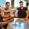 Ein Prosit auf die Völkerverständigung: Zur EM erheben Francisco Martinez und seine Freunde gerne mal das Glas. Ein Prosit auf die Völkerverständigung: Zur EM erheben Francisco Martinez und seine Freunde gerne mal das Glas.