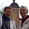 Die letzte Türmerfamilie: Hannelore Förster und Gudrun Klein (geb. Förster) im Mai 2019 vor dem Stadtturm, den dieFamilie Förster mit fünf Kinder von 1949 bis 1958 als Wohnung benutzte. Die letzte Türmerfamilie: Hannelore Förster und Gudrun Klein (geb. Förster) im Mai 2019 vor dem Stadtturm, den dieFamilie Förster mit fünf Kinder von 1949 bis 1958 als Wohnung benutzte.