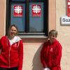 Jasmin Schlee (li.) und Caroline Doppel von der Sozialstation Burgkunstadt freuen sich, dass sie seit dieser Woche in Burgkunstadt und Altenkunstadt in einer Corona-Schnellteststelle unbürokratisch und unkompliziert Covid-19-Tests vornehmen können.